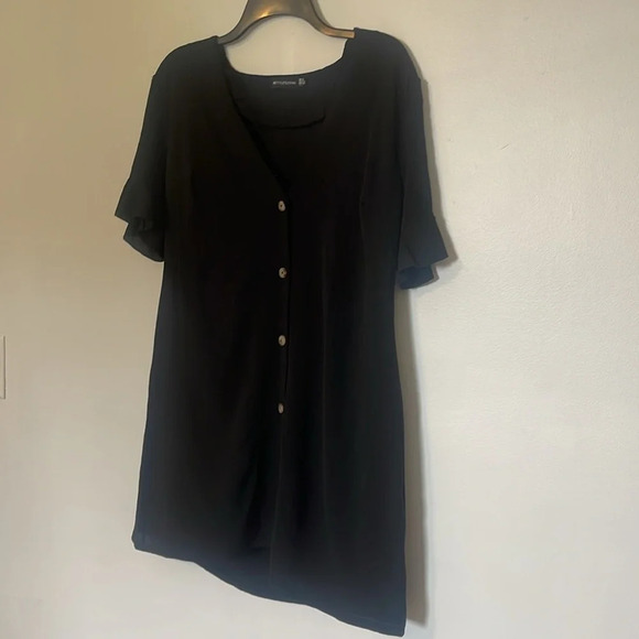 PrettyLittleThing Black button down dress bell sleeves - Picture 2 of 6